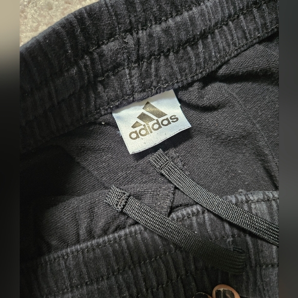 Small ADIDAS pants - Picture 3 of 5